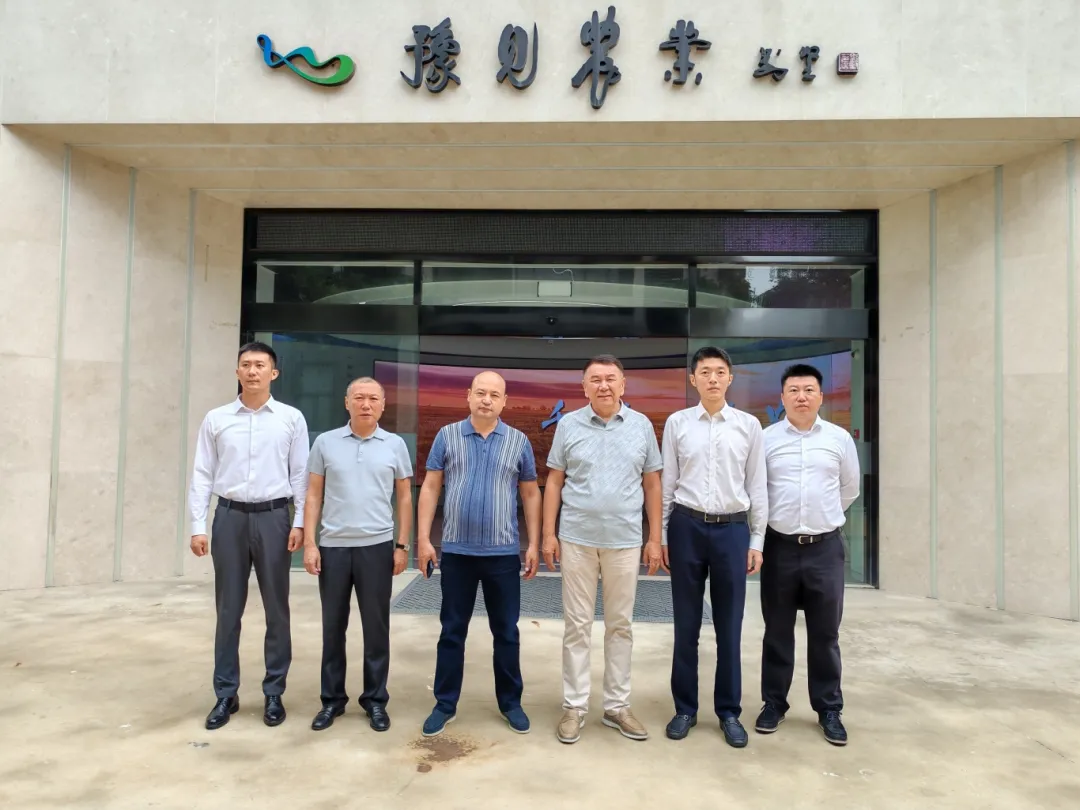 吉尔吉斯斯坦考察团一行莅临云飞科技参观考察
